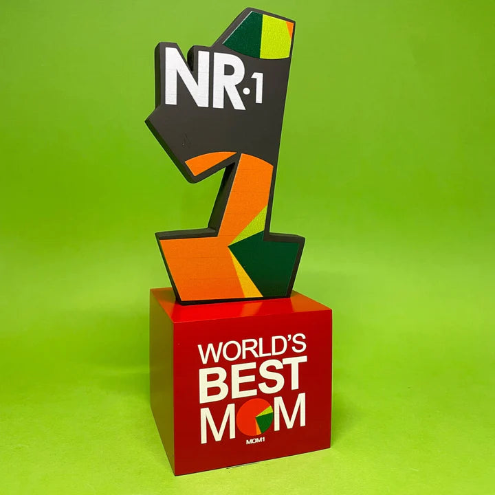 World's Best Mom Nr-1 Award. MOM1